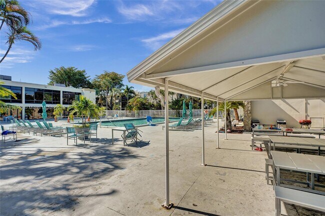 20441 NE 30th Ave, Unit 112-9 in Miami, FL - Building Photo - Building Photo