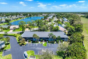 1231 Commonwealth Cir in Naples, FL - Building Photo