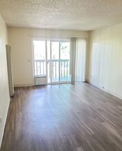 Lakeshore Villa Apartments in San Diego, CA - Building Photo - Building Photo