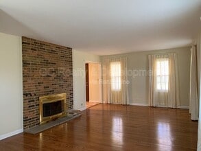 87 W Surrey Ln in Barrington, IL - Building Photo - Building Photo
