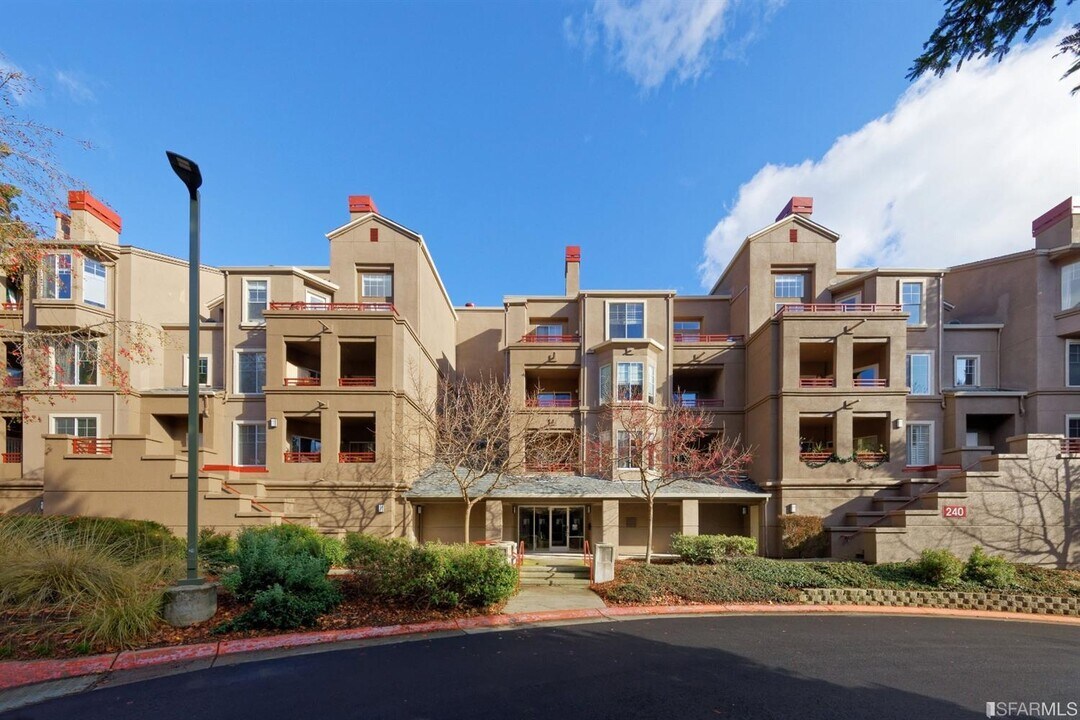 240 Caldecott Ln-Unit -314 in Oakland, CA - Foto de edificio