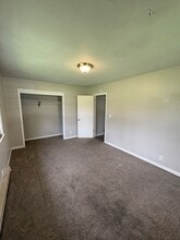 322 W Seerley Blvd in Cedar Falls, IA - Building Photo - Building Photo