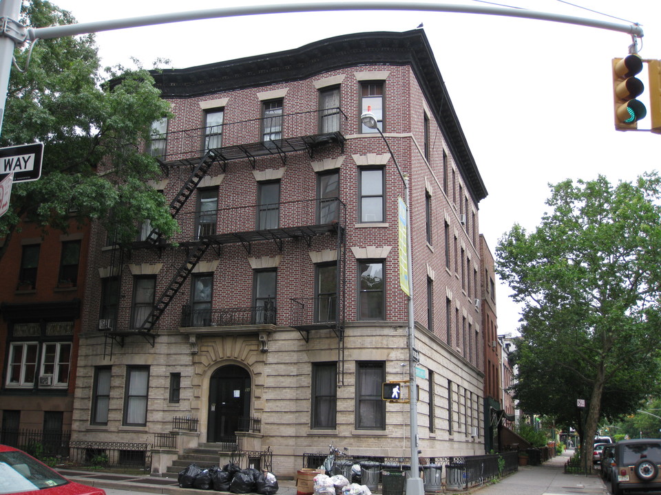 84 Lafayette in Brooklyn, NY - Foto de edificio