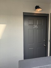 215 El Porto St, Unit 215 in Manhattan Beach, CA - Building Photo - Building Photo