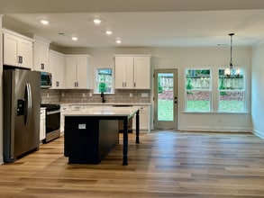 4741 Holland Dam Rd in Flowery Branch, GA - Foto de edificio - Building Photo