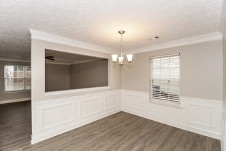 304 Westminster Dr in Canton, GA - Foto de edificio - Building Photo