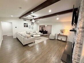 1504 Summertree Ct in Richardson, TX - Foto de edificio - Building Photo