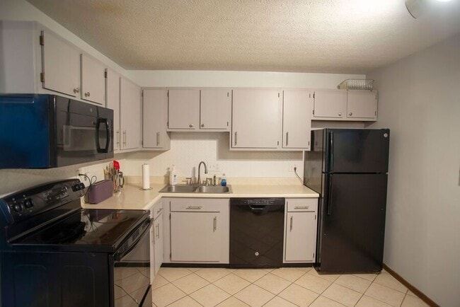 522 Riddle Rd in Cincinnati, OH - Building Photo - Building Photo