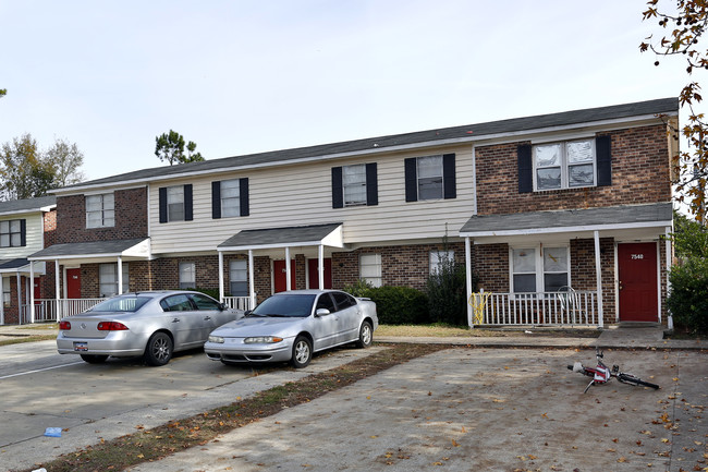 Hunter's Ridge Townhomes in North Charleston, SC - Building Photo - Building Photo