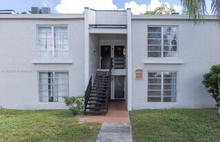 4415 Treehouse Ln in Tamarac, FL - Building Photo