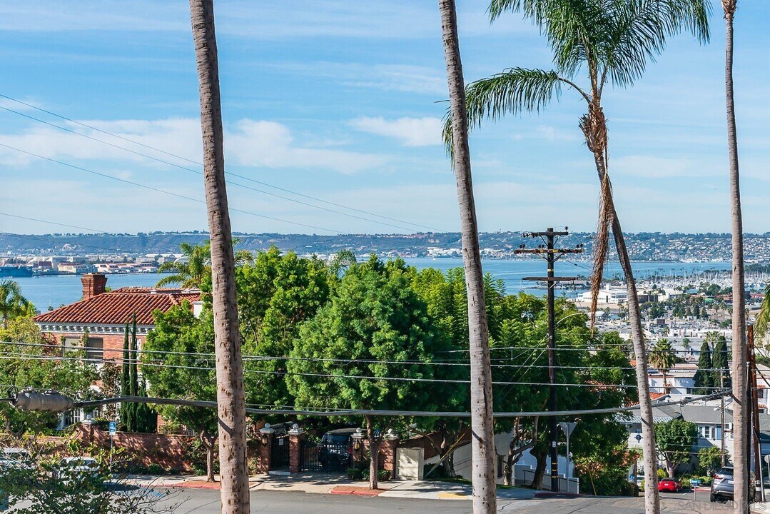 2424 Front St in San Diego, CA - Building Photo