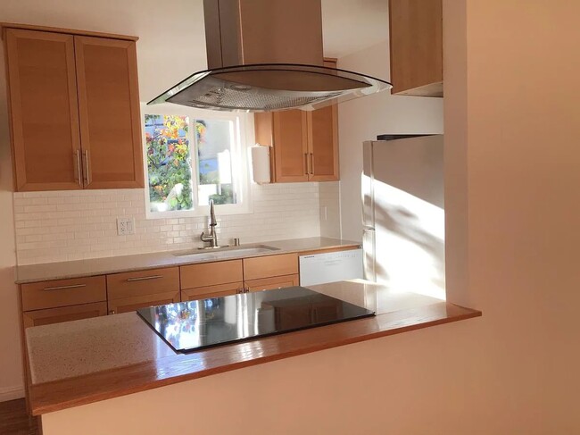 964 Larrabee St, Unit 205 in West Hollywood, CA - Building Photo - Building Photo