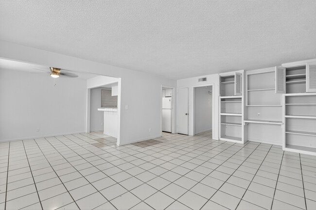 202-244 W Shields Ave in Fresno, CA - Building Photo - Building Photo