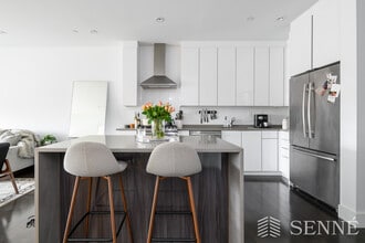 2 W 6th St, Unit 105 in Boston, MA - Foto de edificio - Building Photo