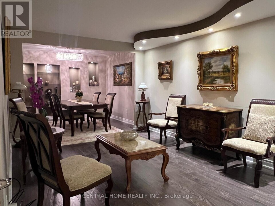 7825 Bayview Ave in Markham, ON - Building Photo