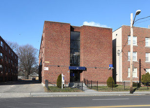 Garden Hill Apartments in Hartford, CT - Building Photo - Building Photo