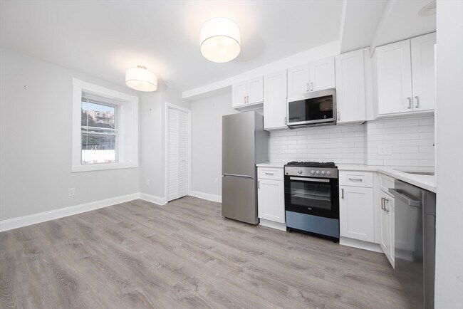 351 E 8th St, Unit 3