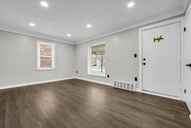 9090 Stahelin Ave in Detroit, MI - Building Photo - Building Photo