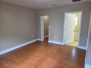 5984 SW 8th St in West Miami, FL - Building Photo - Building Photo