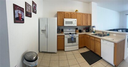 2568 Maneshaw Ln in Kissimmee, FL - Building Photo - Building Photo