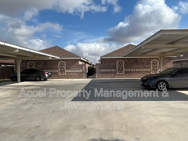 property at 1008 W La Pointe Ave