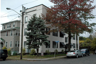 2 Denman Pl in Irvington, NJ - Building Photo - Building Photo