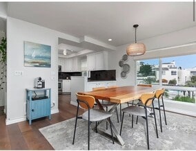 319 Longden Ln in Solana Beach, CA - Foto de edificio - Building Photo