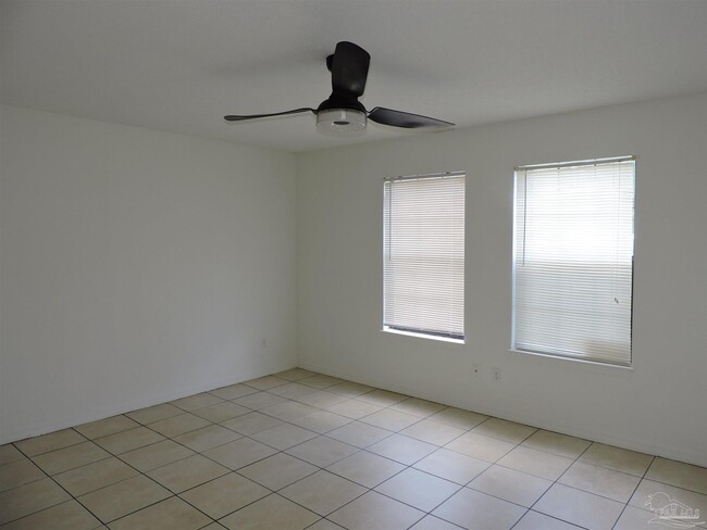 119 N Reus St in Pensacola, FL - Foto de edificio - Building Photo