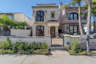 525 15th St in Huntington Beach, CA - Building Photo - Building Photo