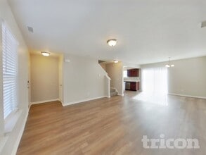 2419 Pinebark Dr, Unit 101 in Indianapolis, IN - Building Photo - Building Photo