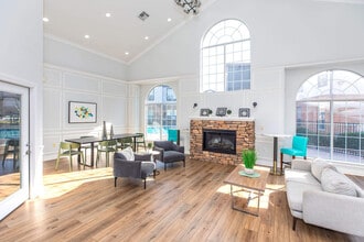 The Life at Clearwood in Houston, TX - Foto de edificio - Building Photo