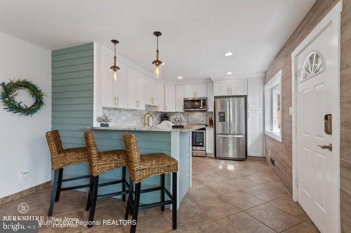 347 NJ-35 in Mantoloking, NJ - Building Photo