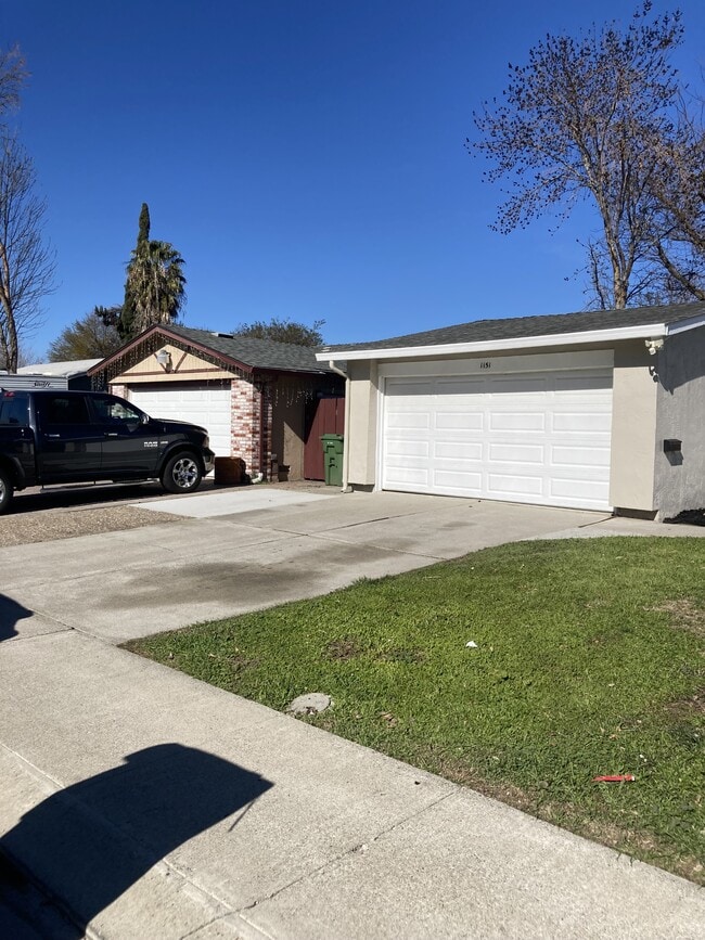 1151 Vallerand Rd