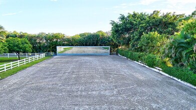 14950 Roan Ct in Wellington, FL - Building Photo - Building Photo