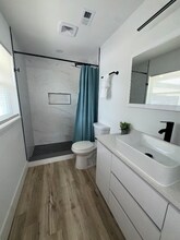 1001 S Dollins Ave in Orlando, FL - Building Photo - Building Photo