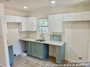 709 Burr Oak Ln in Canyon Lake, TX - Building Photo - Building Photo