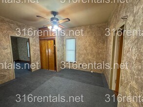 521 W 5th St in Newton, KS - Foto de edificio - Building Photo