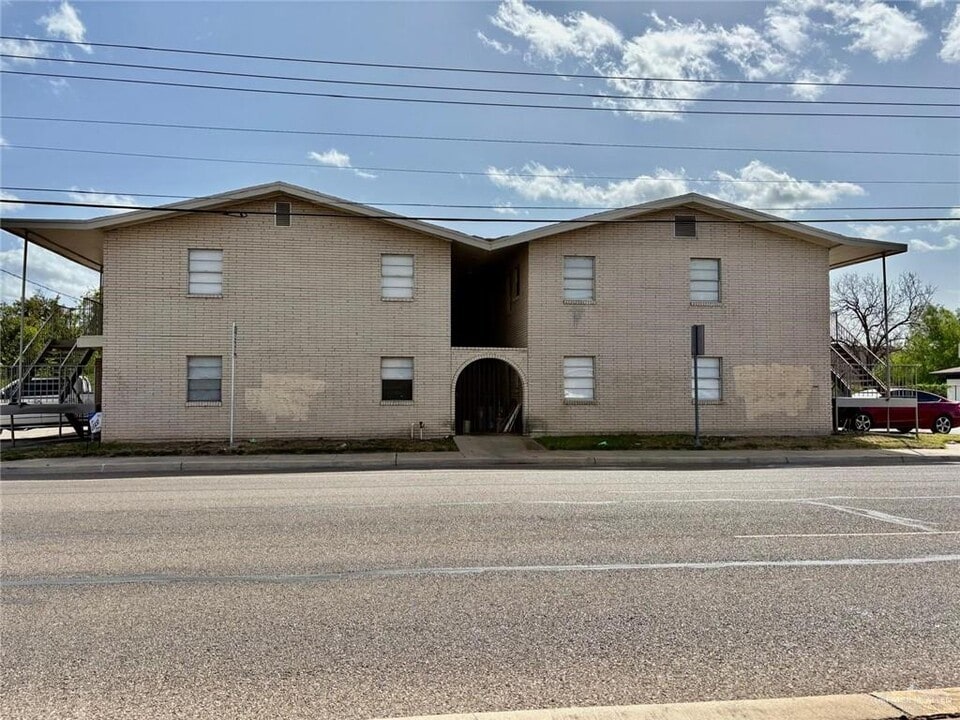 10 Harvey Dr W in McAllen, TX - Building Photo