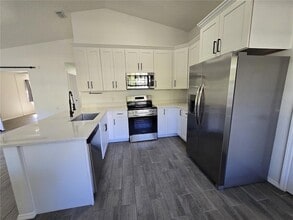 11140 W Thoreau Pl in Crystal River, FL - Foto de edificio - Building Photo