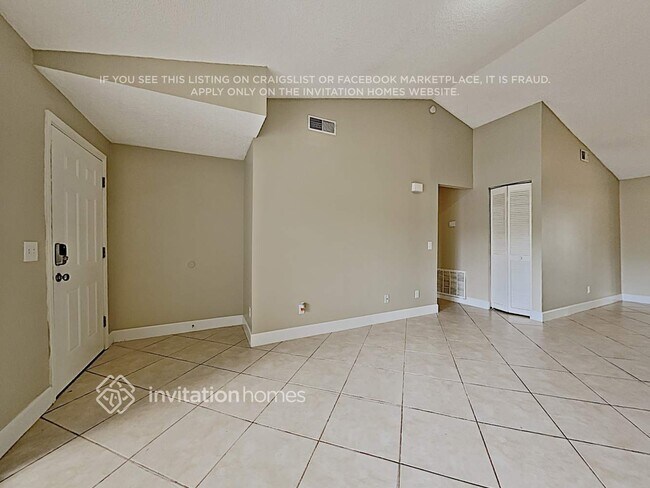 2121 Redleaf Dr in Brandon, FL - Building Photo - Building Photo