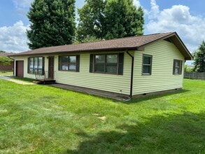 102 Oaklawn Cir in Energy, IL - Building Photo - Building Photo