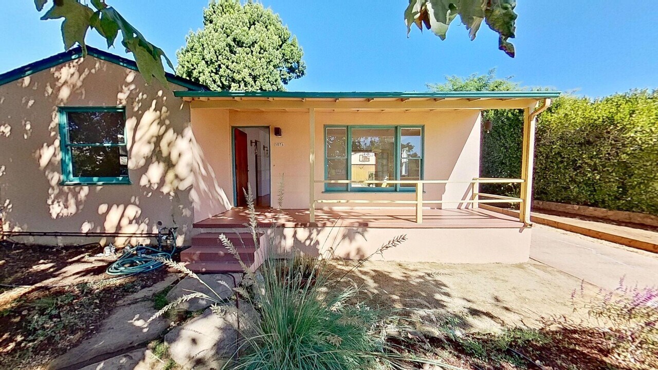 3076 Calle Fresno in Santa Barbara, CA - Building Photo