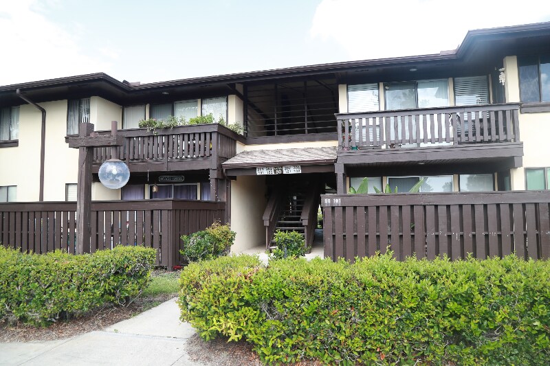 50 Club House Dr in Palm Coast, FL - Building Photo