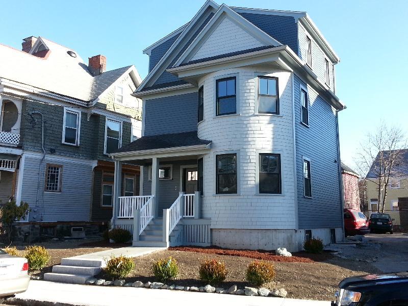 84 Linden St, Unit 2 in Boston, MA - Building Photo