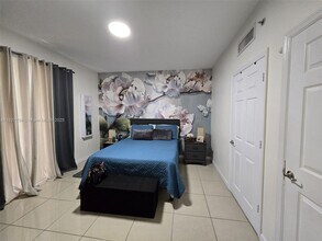 8440 SW 8th St in Miami, FL - Building Photo - Building Photo
