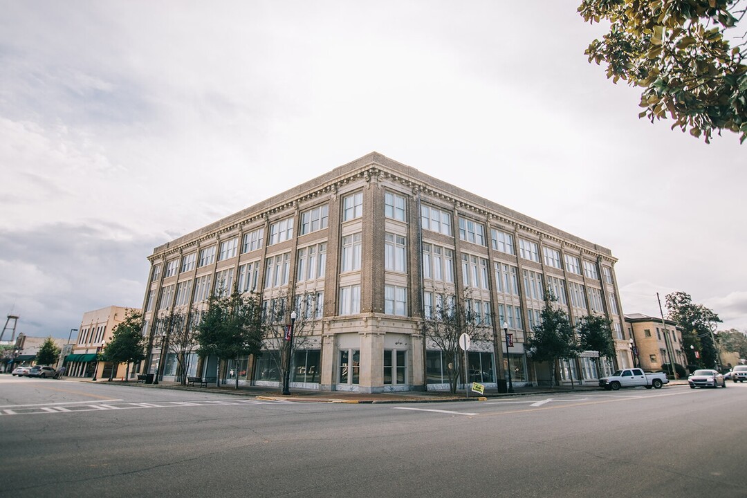 Hand Trading Company Apartments in Pelham, GA - Building Photo