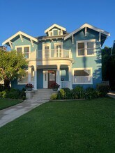 713 S Bronson Ave in Los Angeles, CA - Building Photo - Building Photo