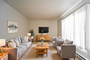 Laurelwood in Portland, OR - Building Photo