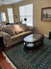 5312 Hayton Way in Virginia Beach, VA - Foto de edificio - Building Photo