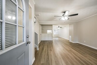433 Sunset Dr in Dickinson, TX - Building Photo - Building Photo